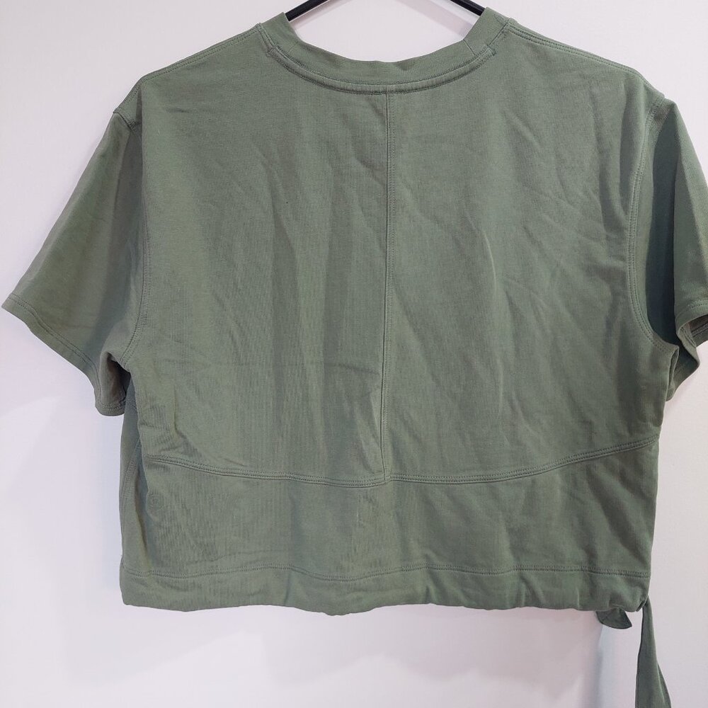Lululemon Women's Size 6 LA Side Cinch T-Shirt, Green Twill - Picture 4 of 7